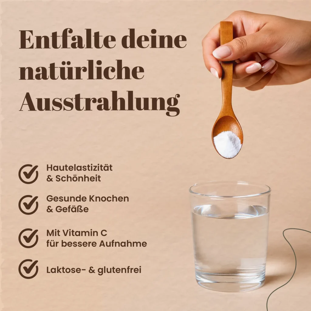 Hand, die Kollagenpulver von einem Holzlöffel in ein Glas Wasser rührt, mit dem Text Entfalte deine natürliche Ausstrahlung.